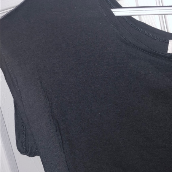 dark gray old navy tee - Picture 3 of 3